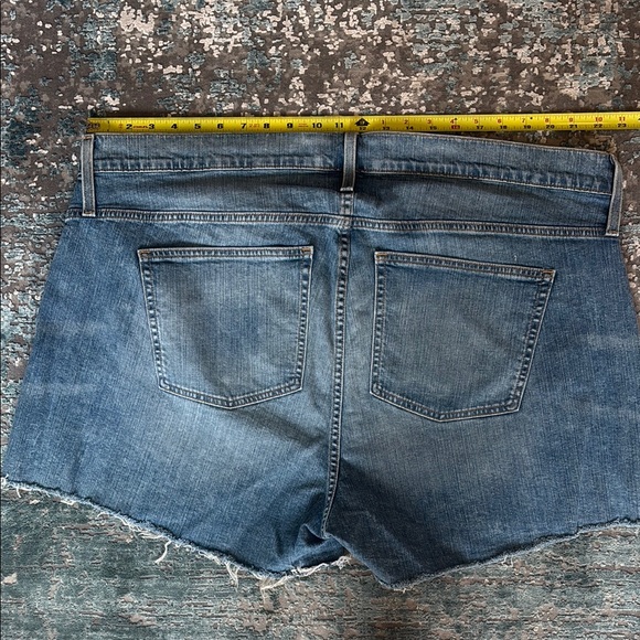 J. Crew Mid-Rise Blue Jean Shorts Classic Cut-Off Style Size 37 - Picture 7 of 8